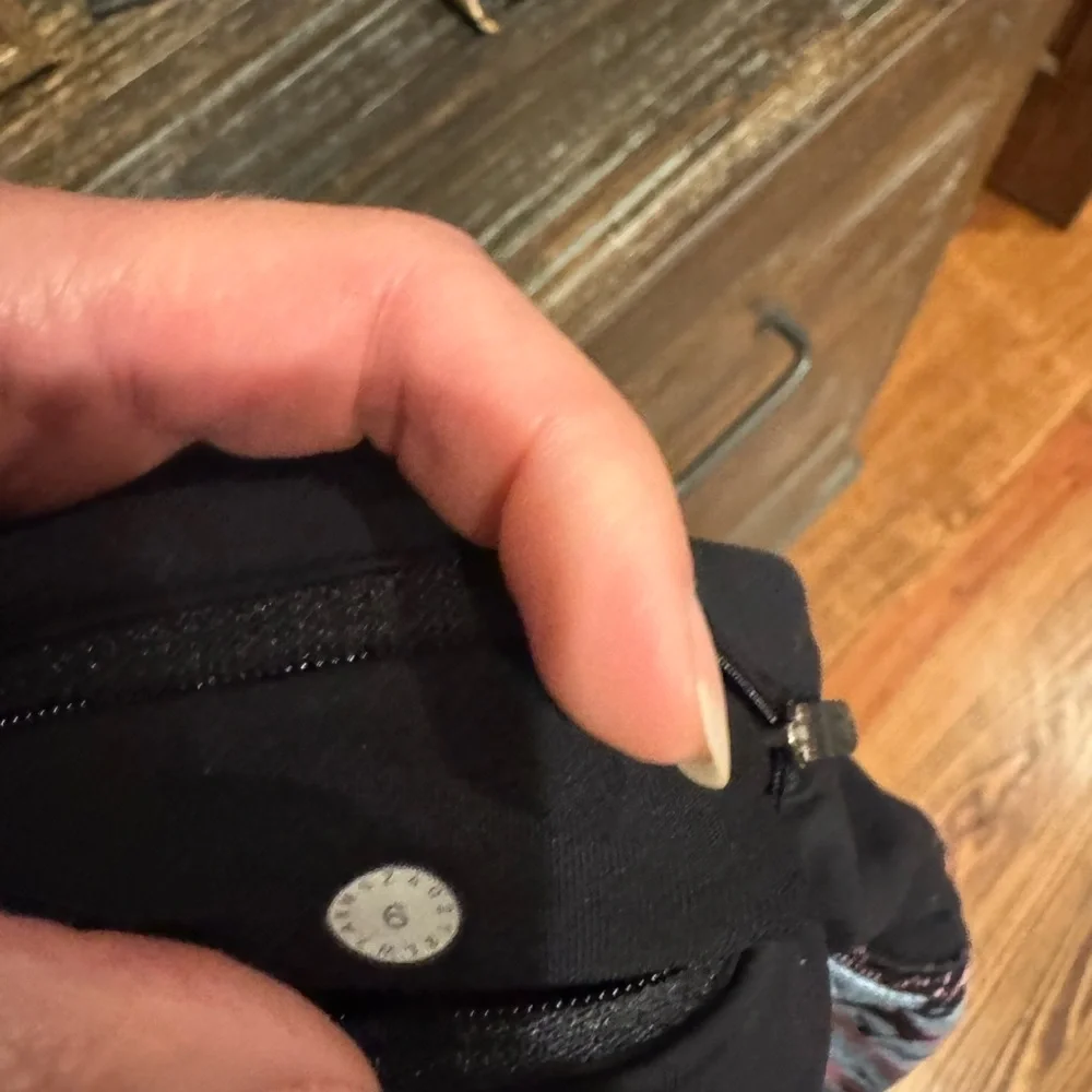 Lululemon run times shorts size 6 - Picture 8 of 10